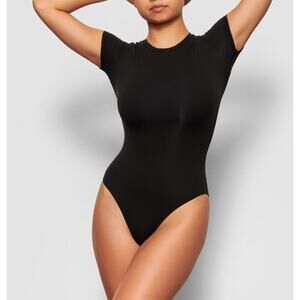 NWT Skims Fits Everybody T Shirt Bodysuit